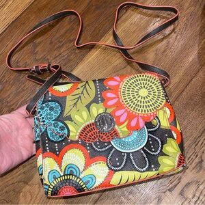 Vera Bradley leather scalloped trim crossbody in Flower Shower🌸